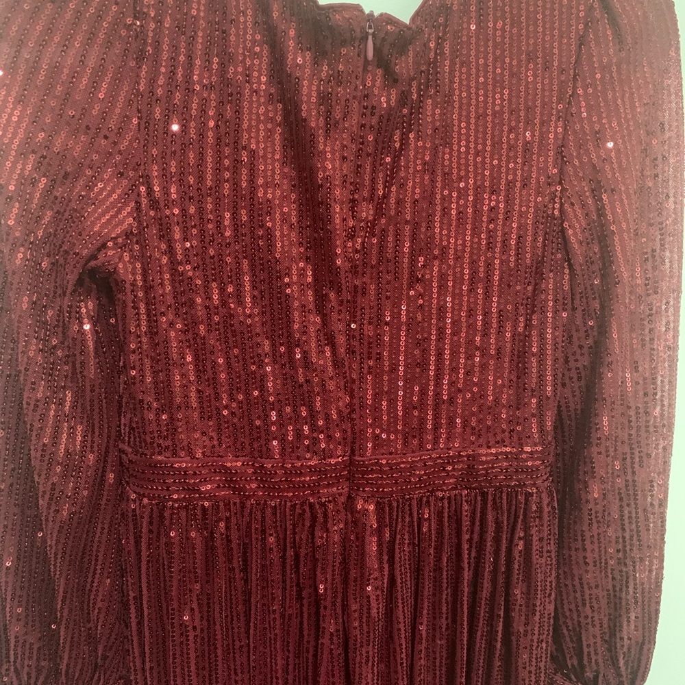 Elegant Red Sequin Gown - Picture 7 of 8